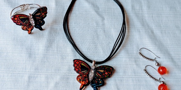 Top - Picture 2 of 2